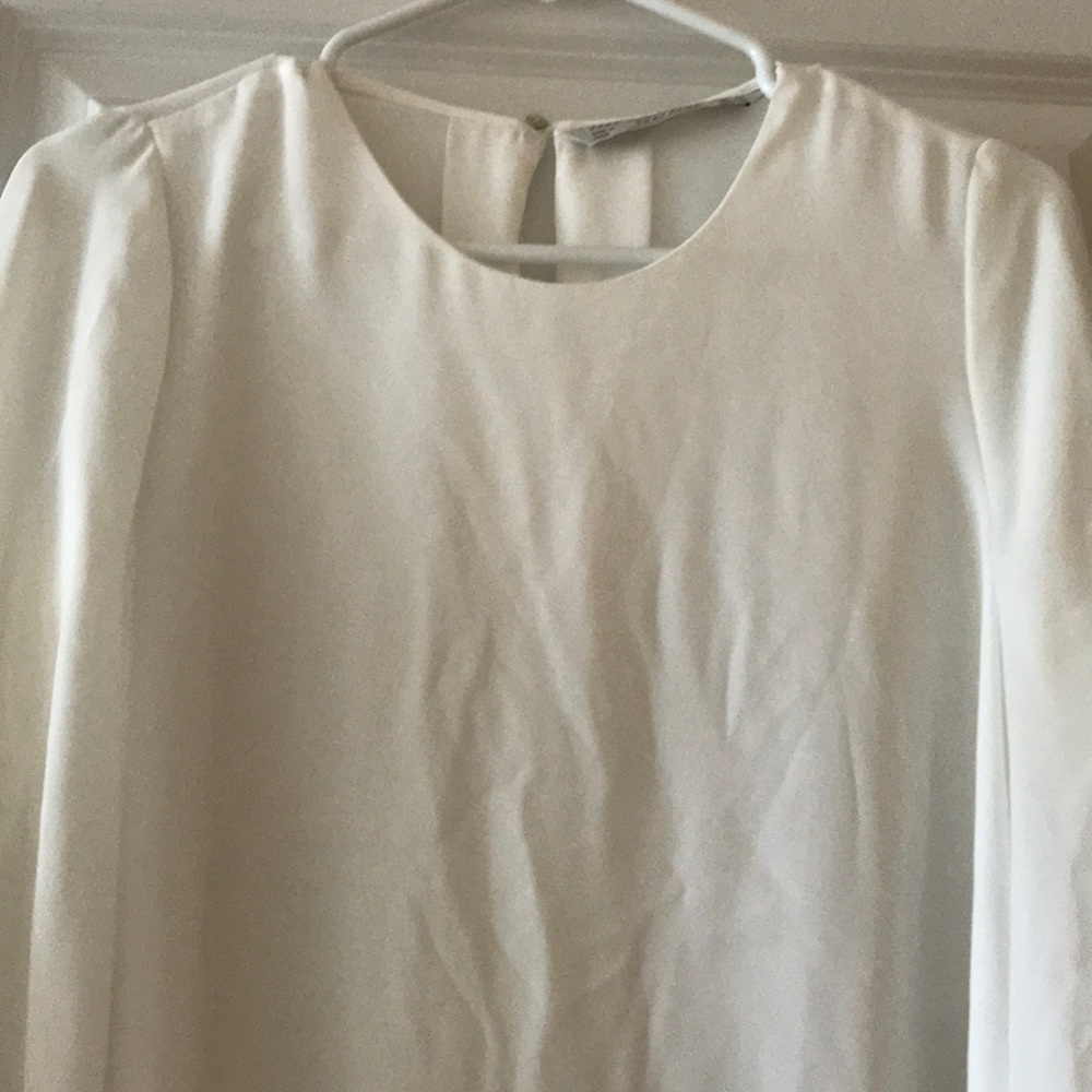 Brand new with tags. Cute white top from Zara